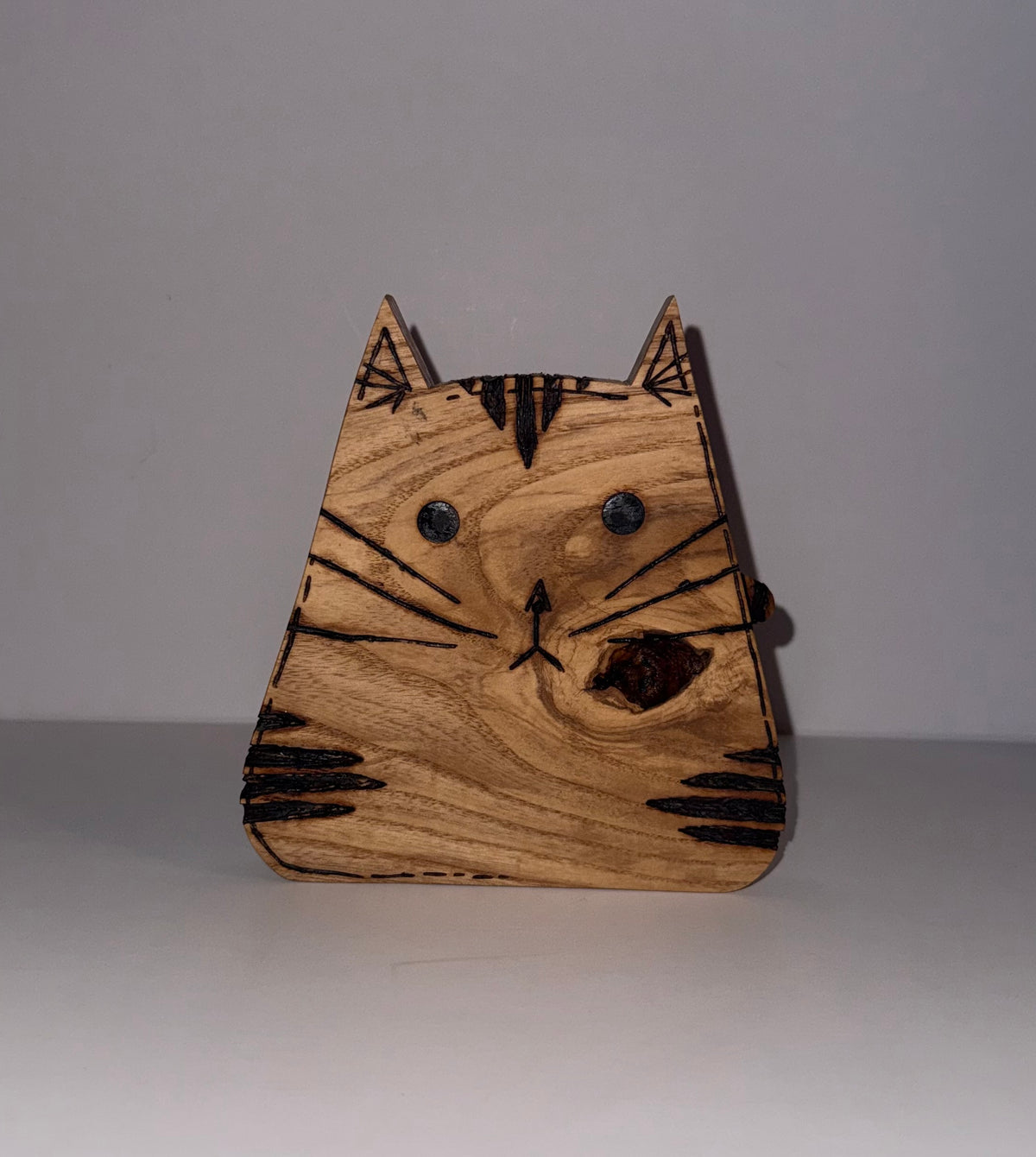 Large wooden Tiger Cat