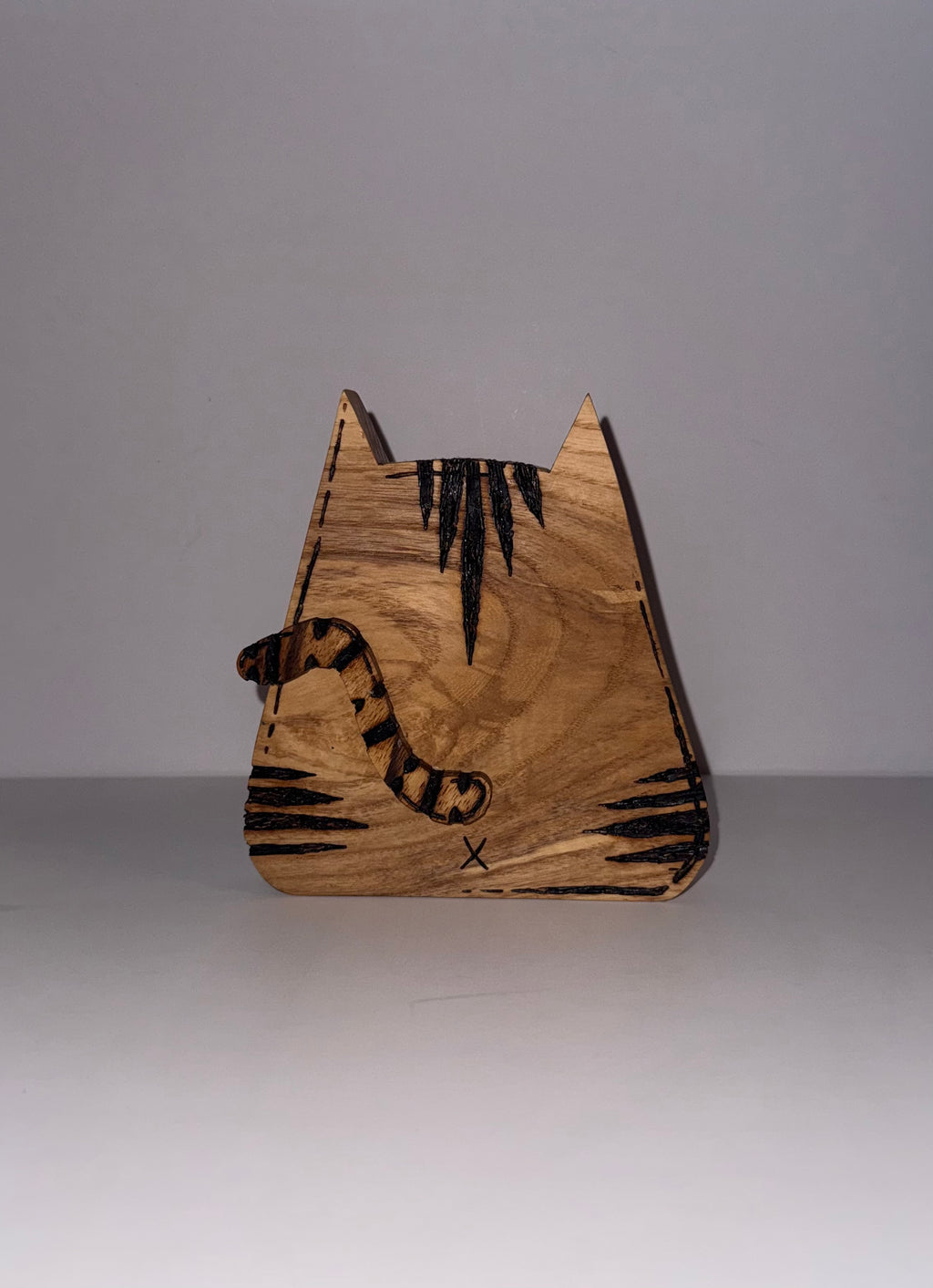 Large wooden Tiger Cat
