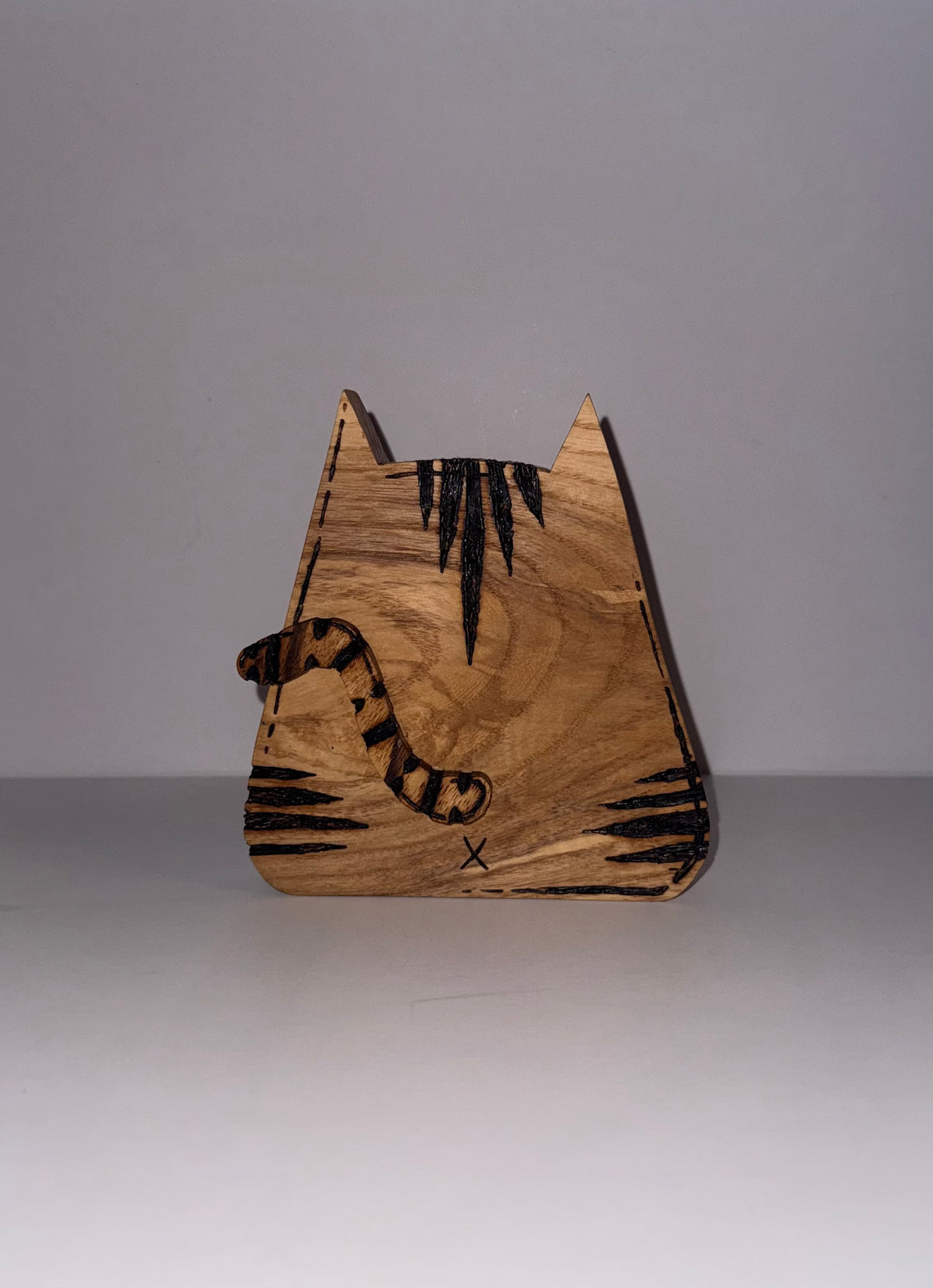 Large wooden Tiger Cat